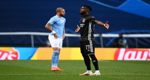 سعره 400 ألف يورو.. من هو كورنيه "عُقدة" مانشستر سيتي؟